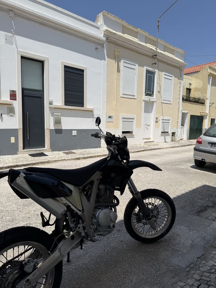 AJP 200 SuperMotard | 2011 | 16.000 km | Impecável