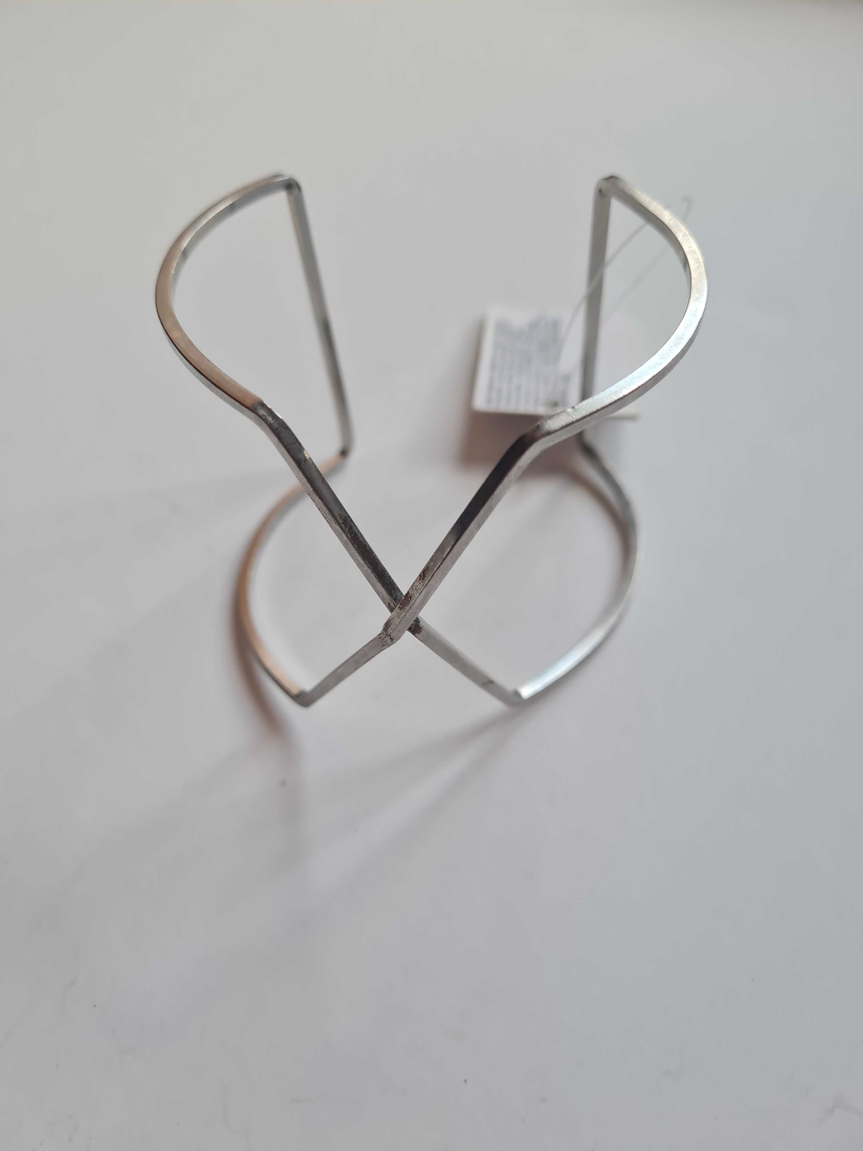 Pulseira de metal nova