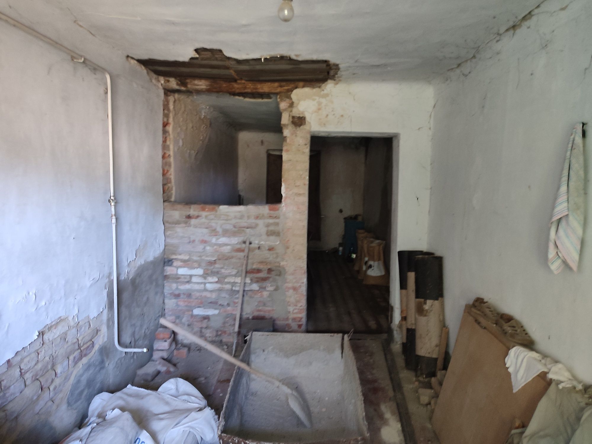 Продається 2/5 будинку під ремонт по вул. Чехова від власника