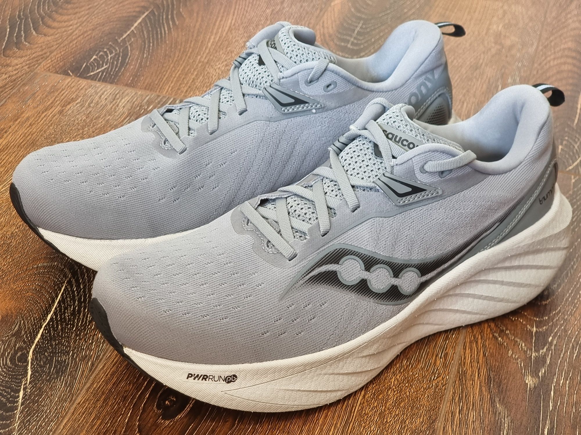 Оригінал 100% чоловічі кросівки saucony triumph 22  eur 46