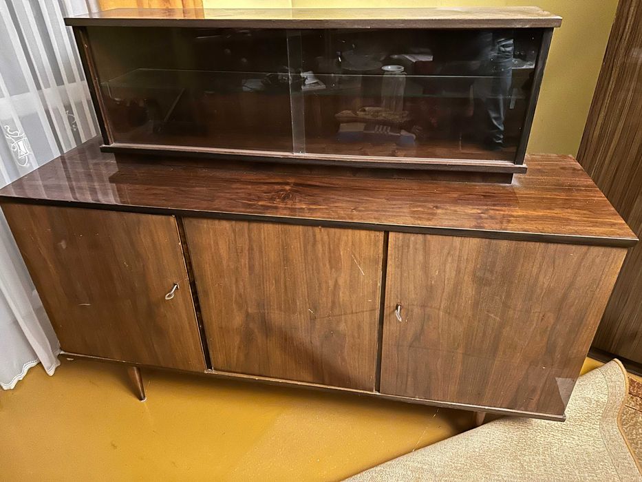 Komoda z czasów PRL