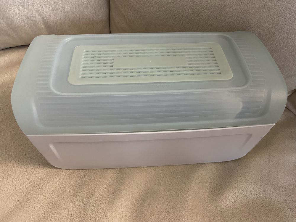 Pojemnik chlebak Tupperware A143 Junior jak nowy