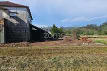 Moradia T3 p/ Reabilitar em Freixo, c/ Terreno e 2 Frentes – P. Lima