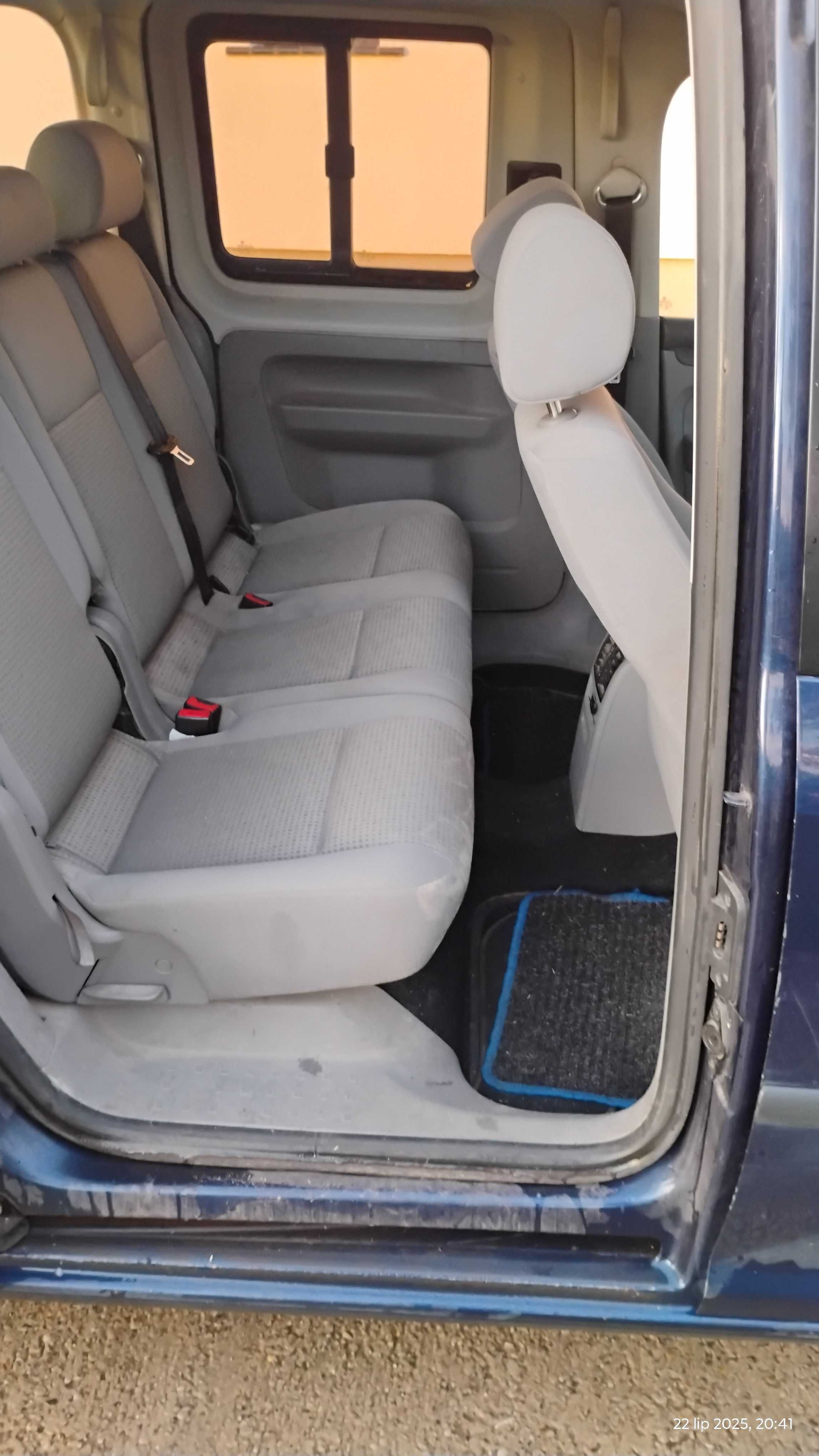 VW Caddy Maxi w bardzo bogatej wersji