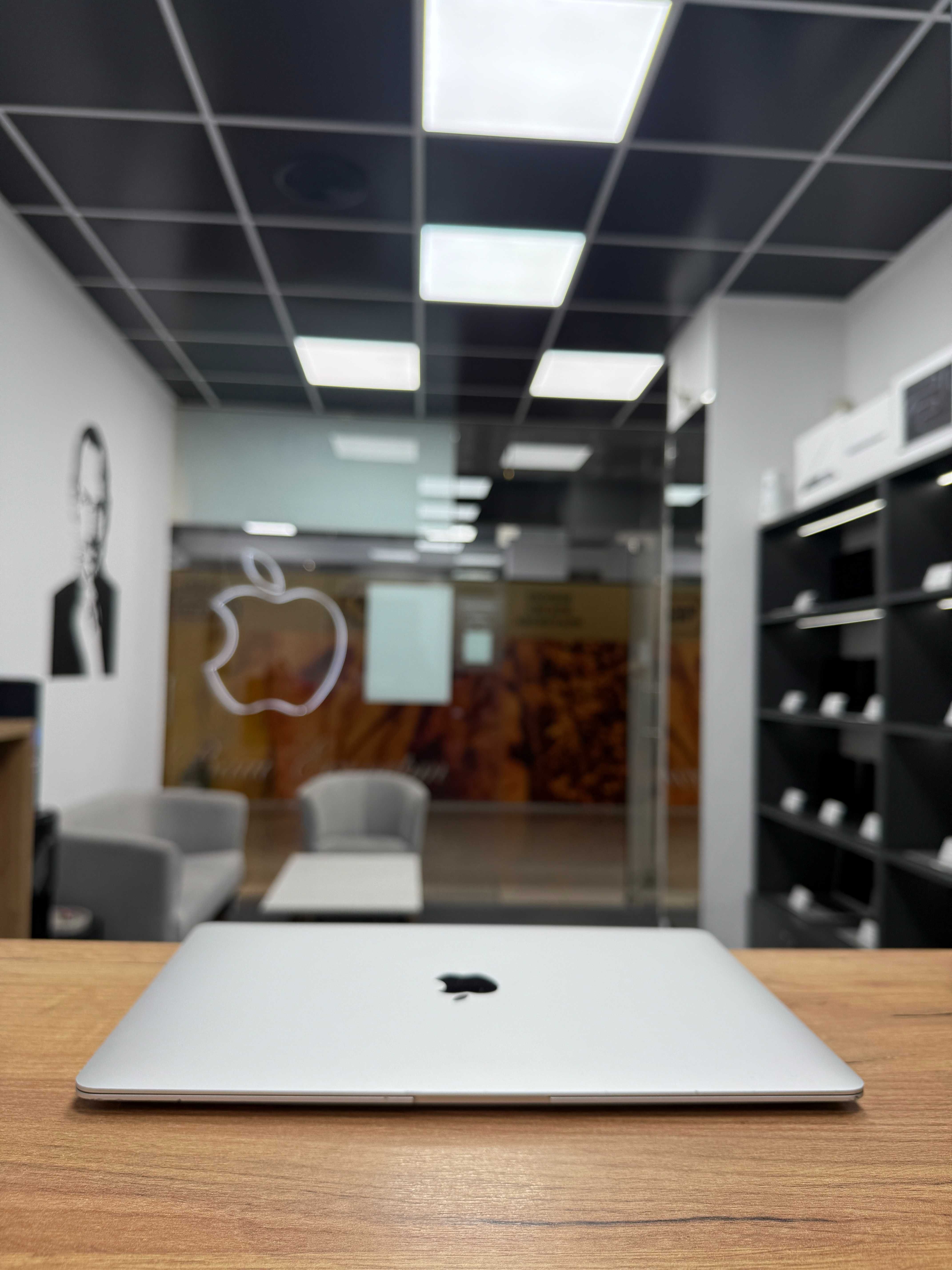 Macbook Air 2020 (2023 випуск) (M1/ 8gb/256 ssd) Гарантія/ 05516SV