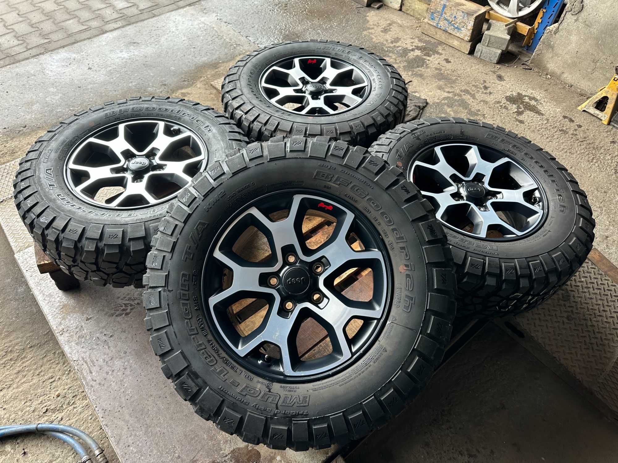 5x127 7,5j x 17" et44,45 Jeep Wrangler komplet terenowe z czujnikami