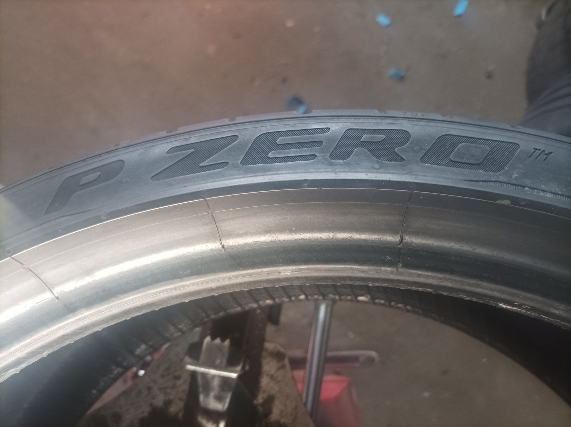 235/35 R19 Pirelli Pzero