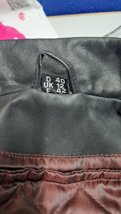 Продам кожаную женскую куртку