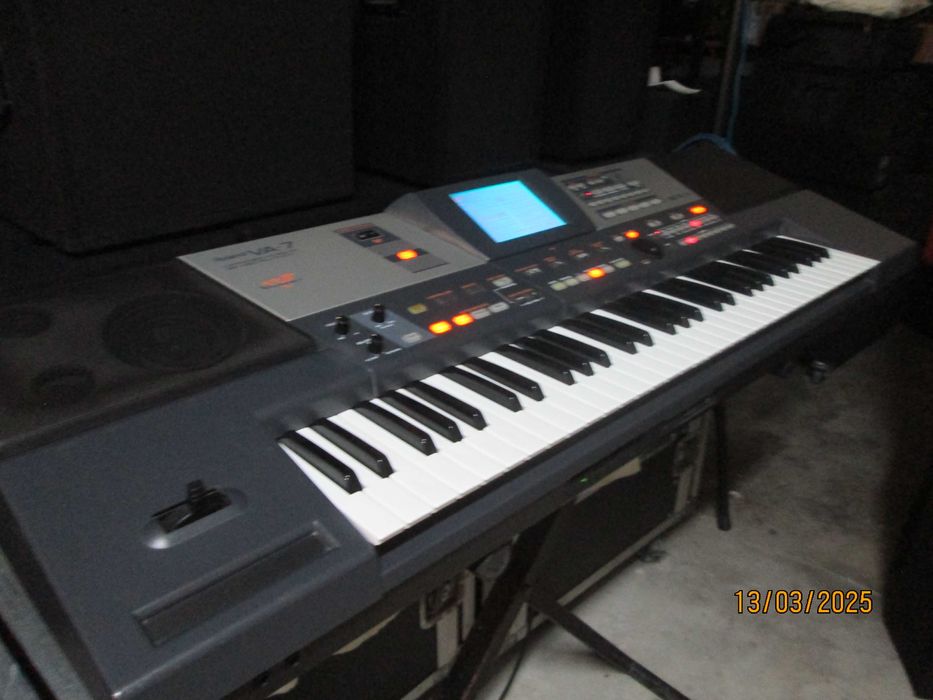 Vendo Teclado Roland VA7.