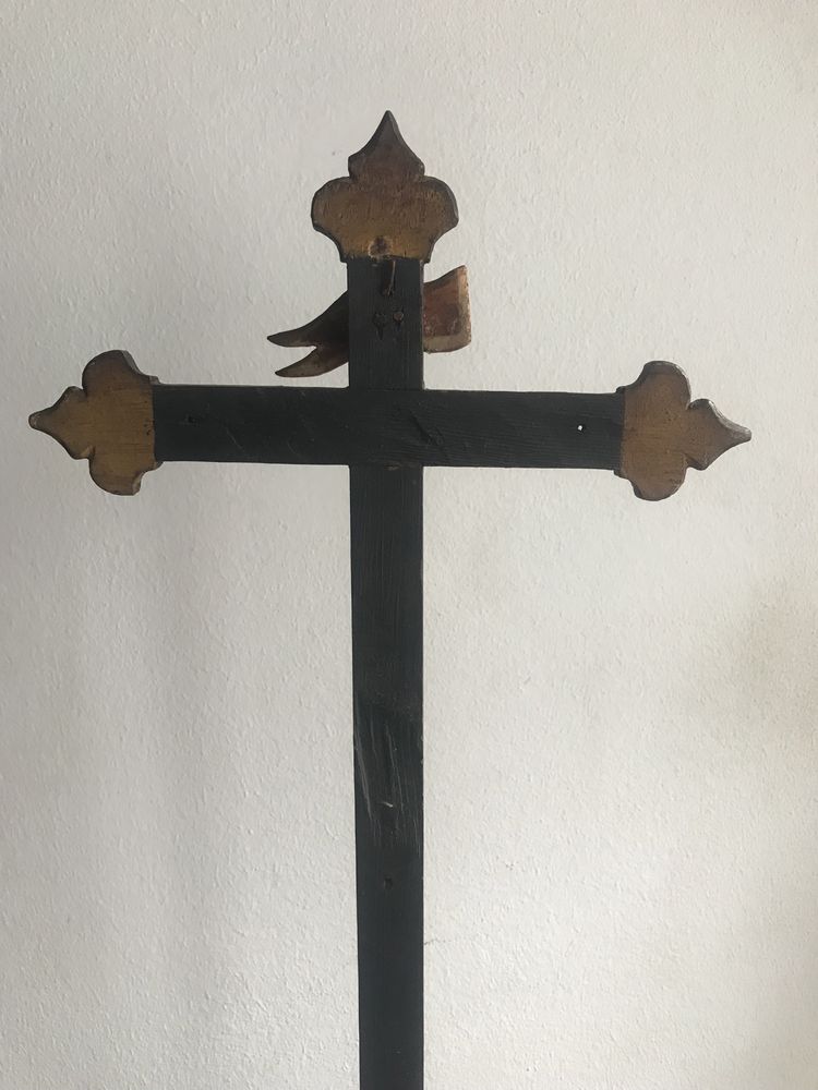 Crucifixo em madeira talhada - Arte Sacra