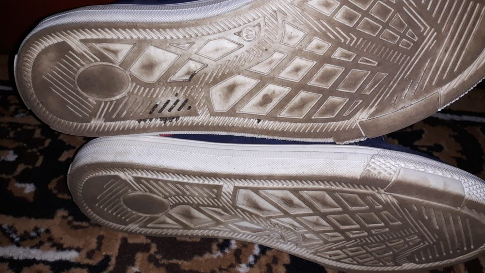 Продам  кеды  б/у.