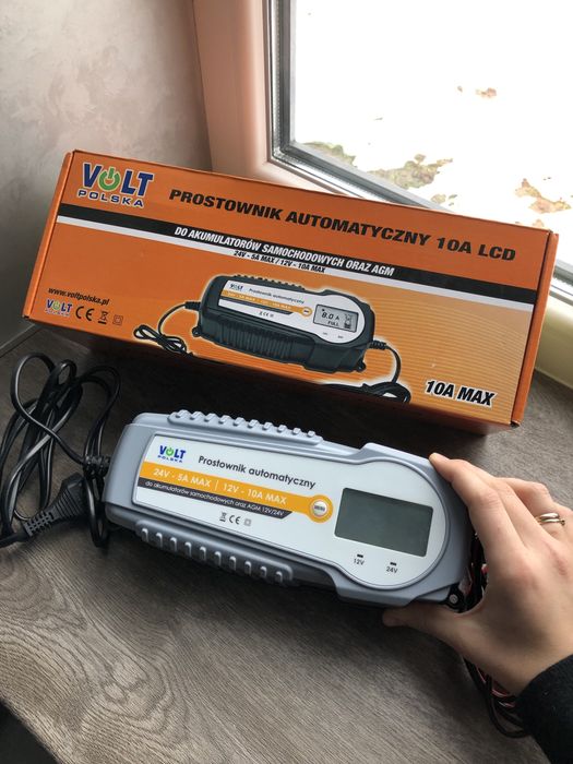 Зарядний пристрій VOLT POLSKA 12/24V 10A LCD
