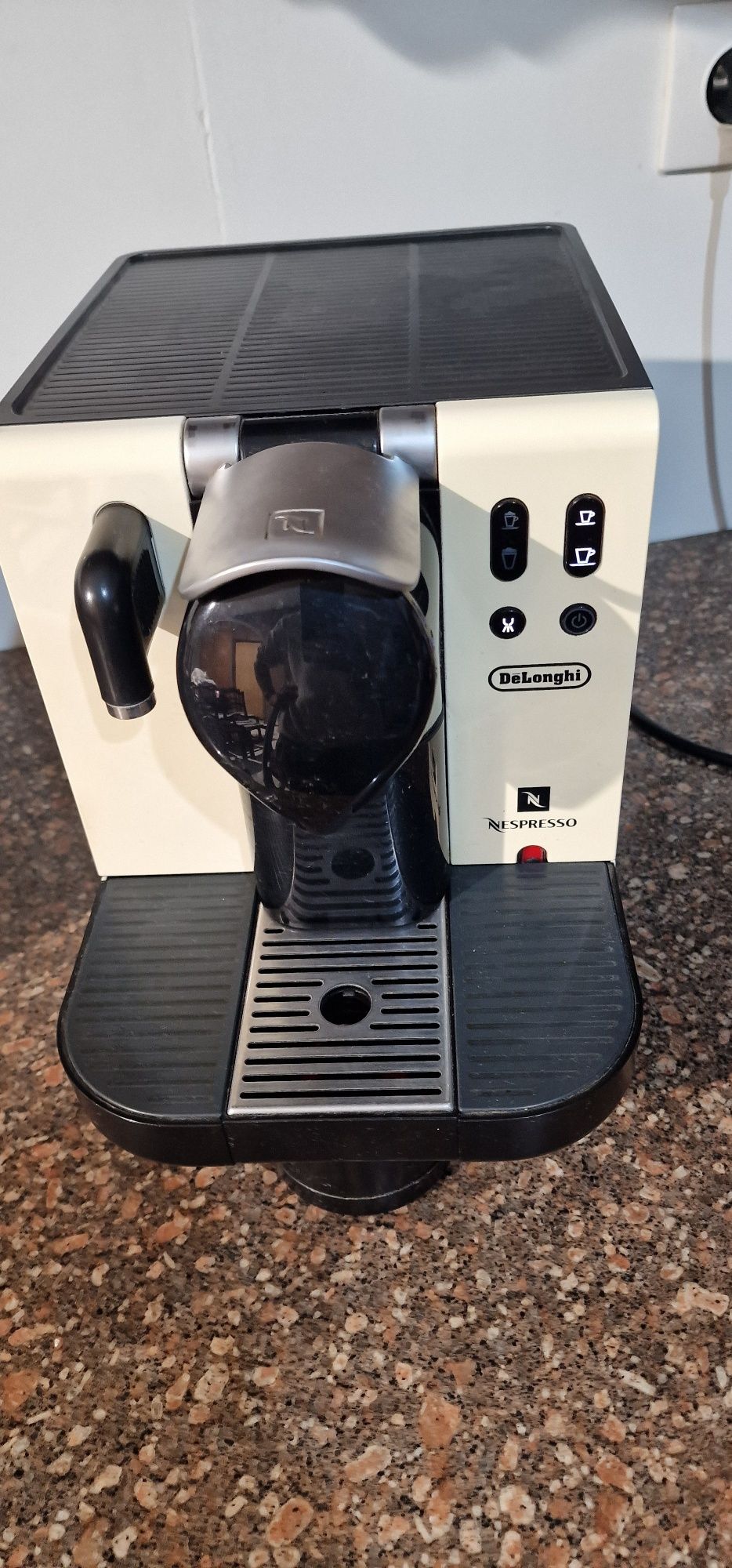 Vendo maquina de café nespresso delonghi