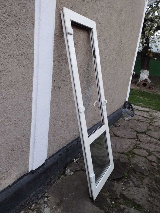 Металопластиковая дверь.2,10х72см(без основного стеклопакета).