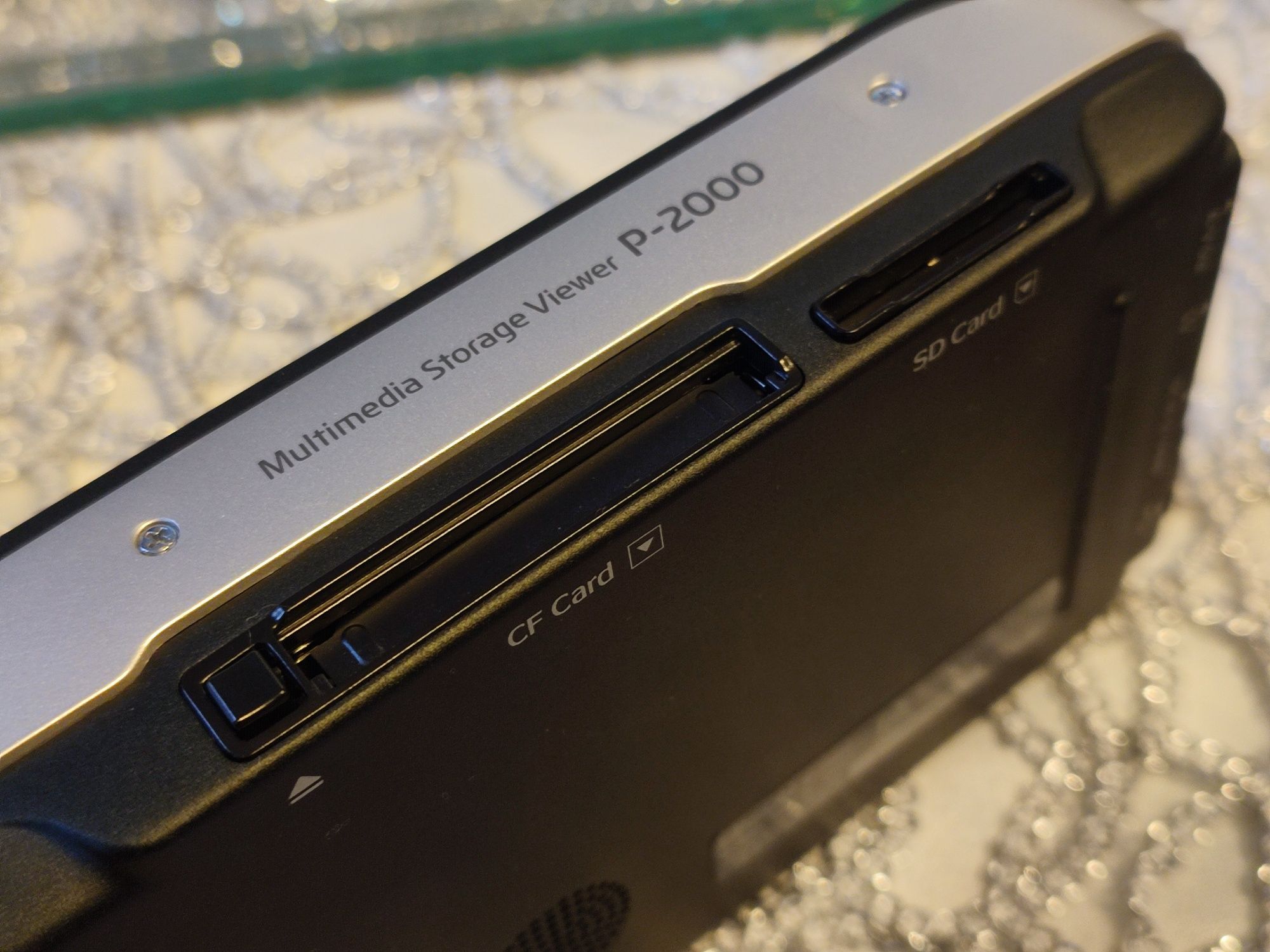 EPSON P-2000 przenośny multimedialny dysk zewnętrzny z monitorem