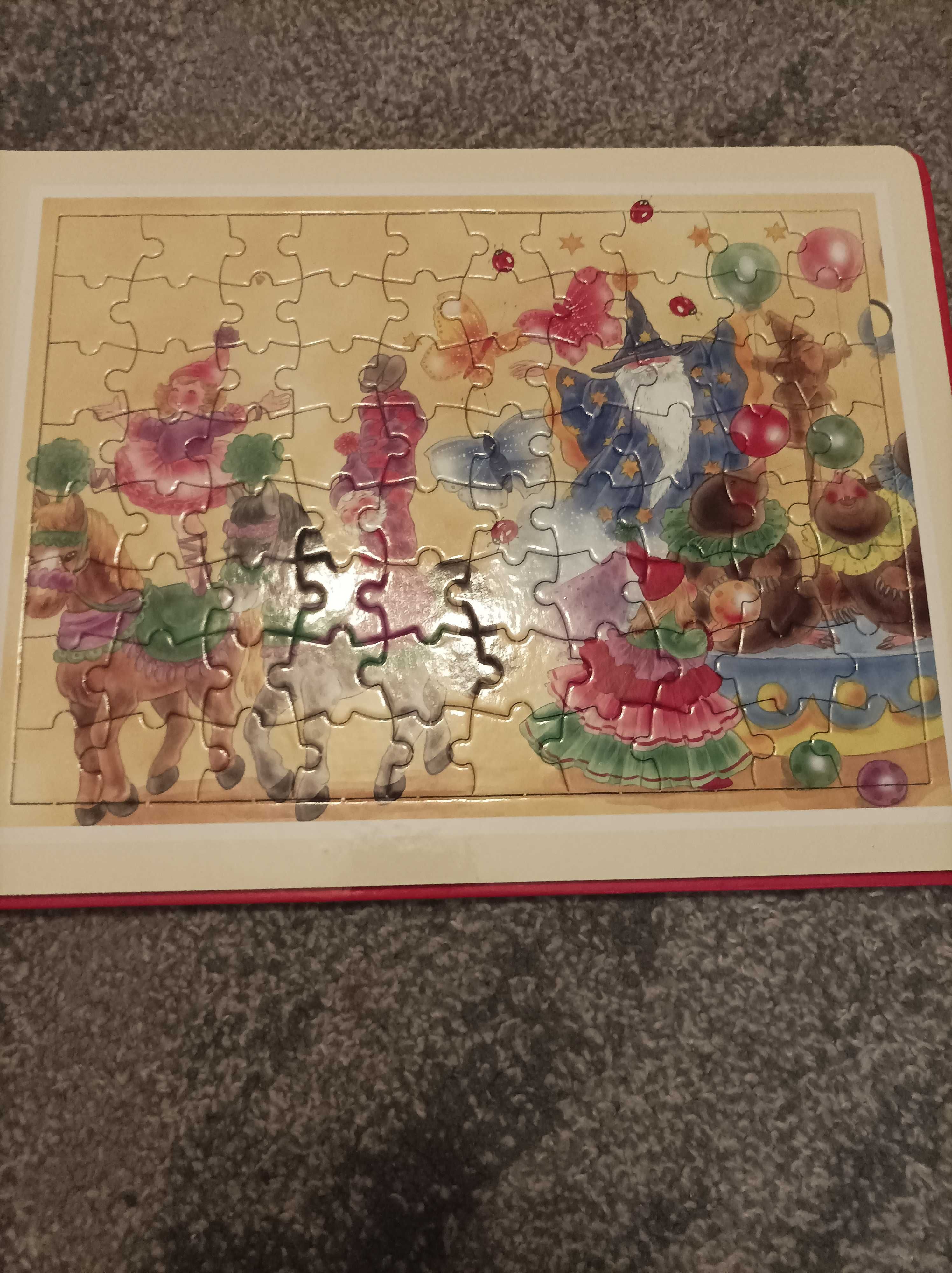 Książka "bajkowy cyrk" z puzzlami