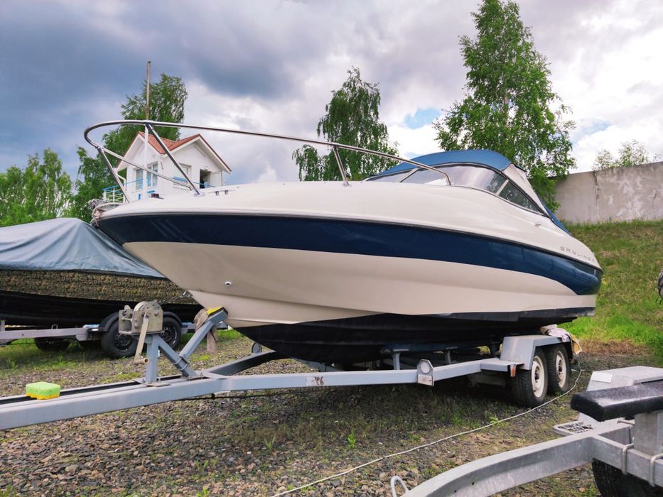 Катер Bayliner Capri 212