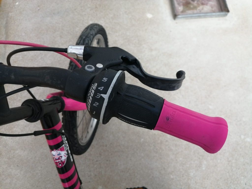 Bicicleta B-TWiN roda 20  para menina