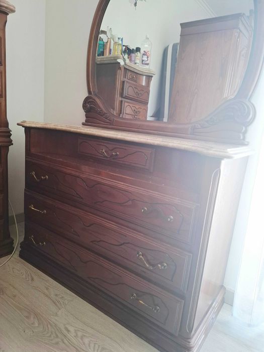 Quarto de casal completo em bom estado