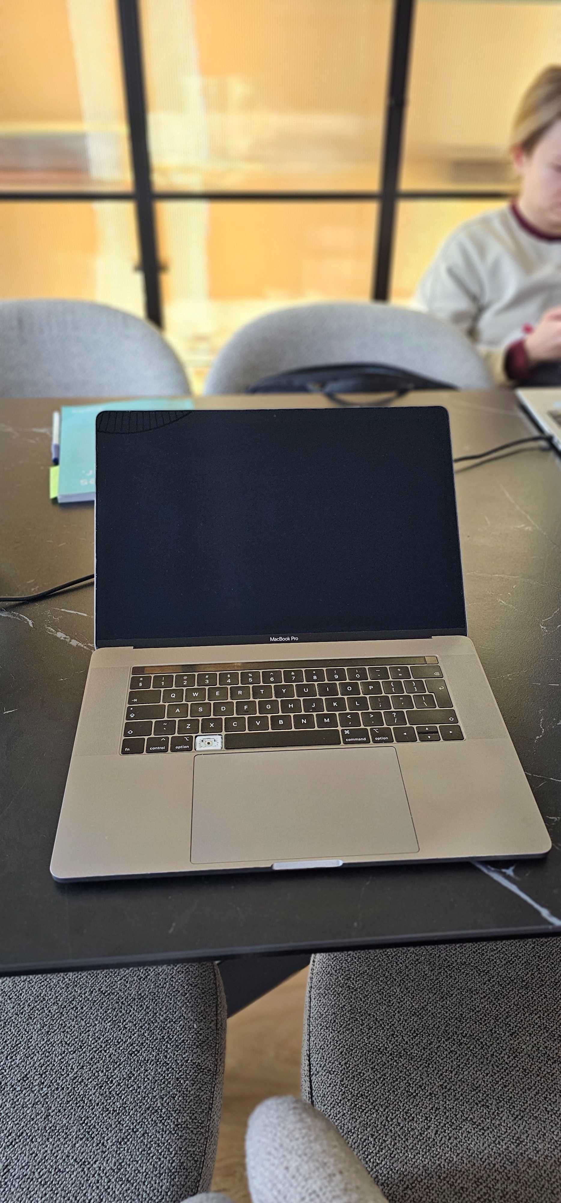 Apple MacBook Pro 15'' 2.6GHz (i7)/32GB/512GB SSD (gwiezdna szarość)