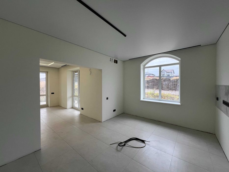 Одноповерховий будинок з частковим ремонтом та гаражем-масив Фортовий!