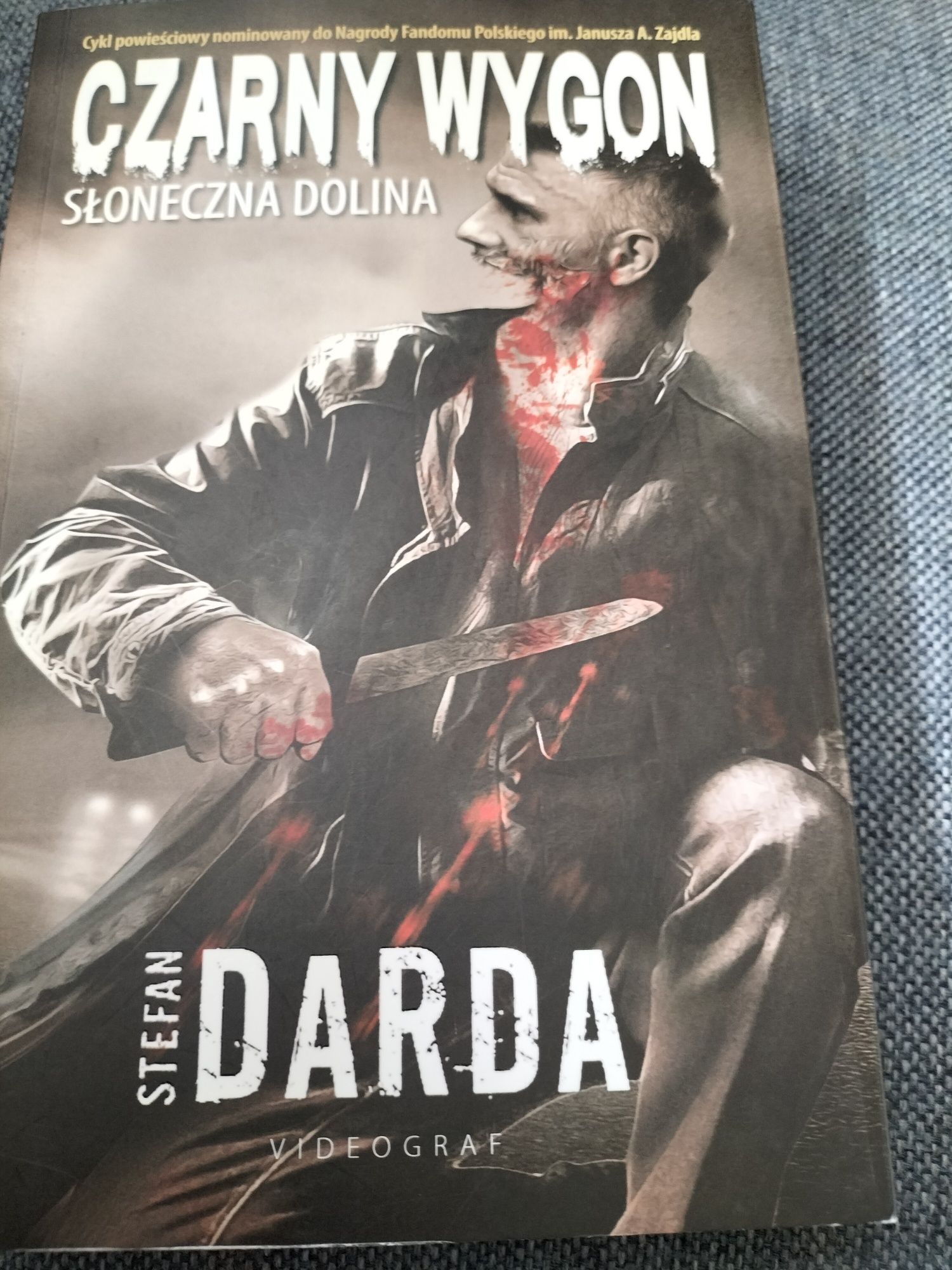 Czarny wygon Darda