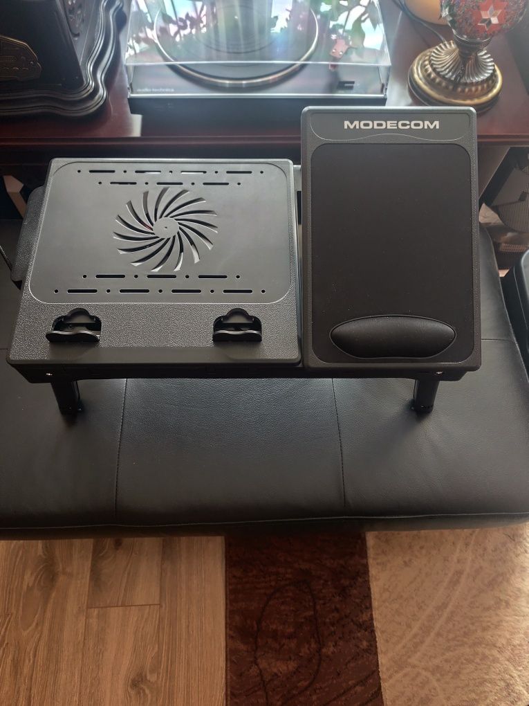 Stolik pod laptopa