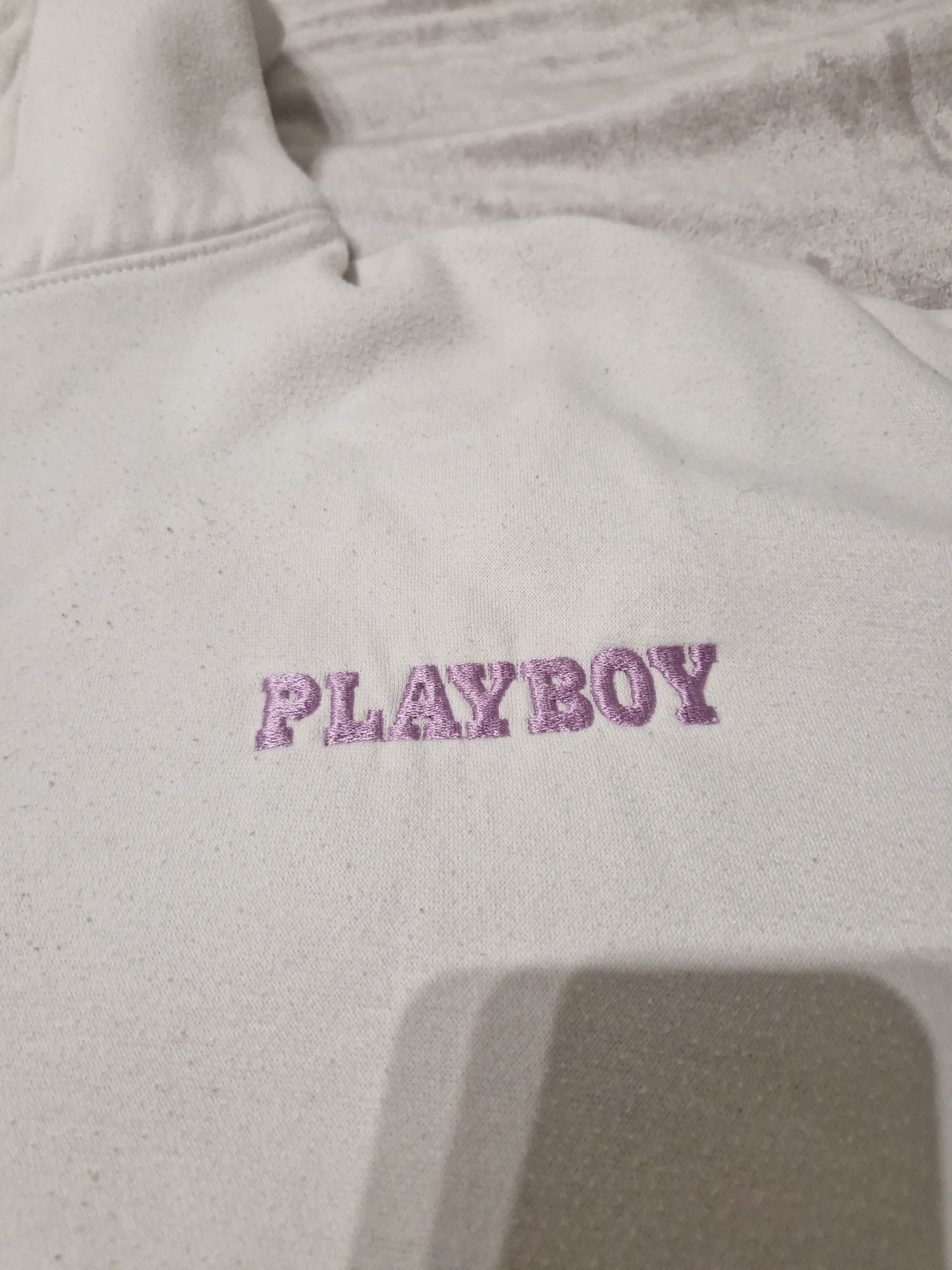 Biała bluza playboy