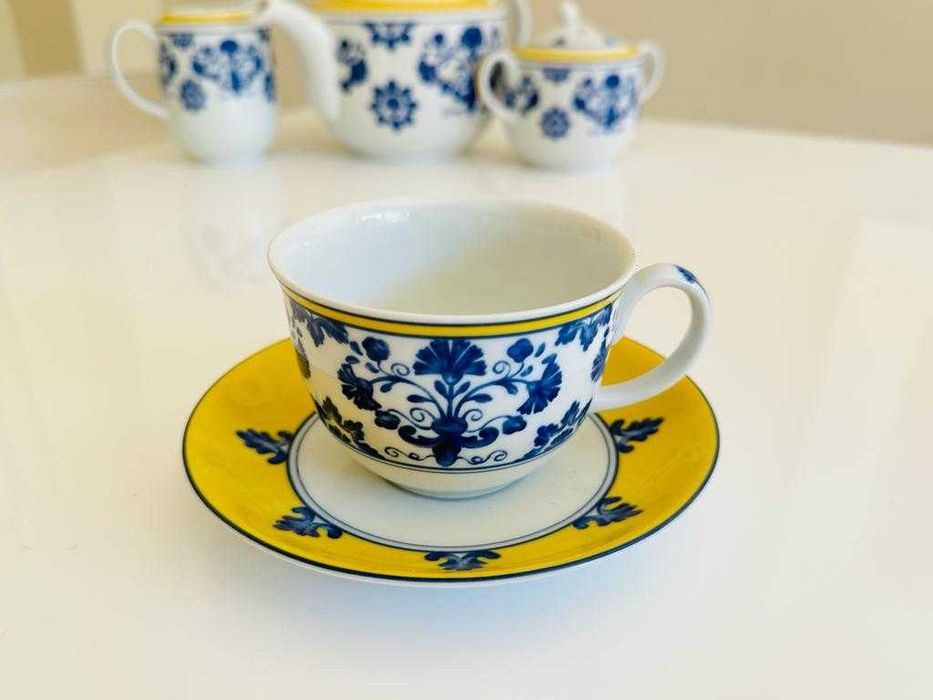 Serviço de café em porcelana Vista Alegre, coleção "Castelo Branco"