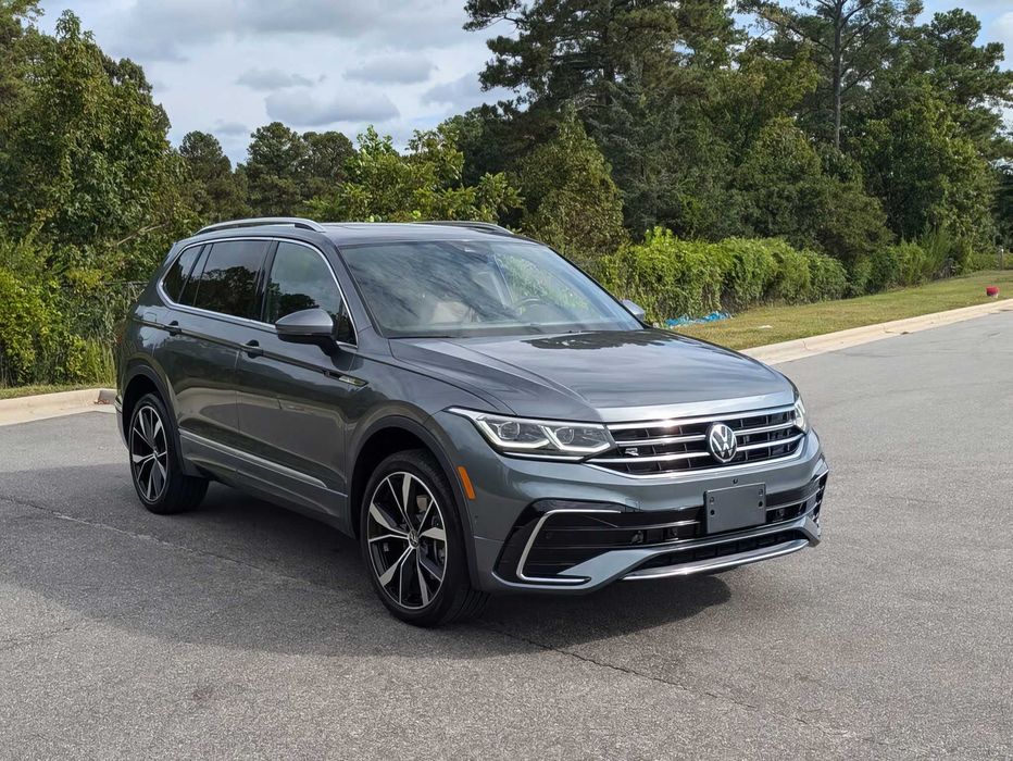 Volkswagen Tiguan      2022