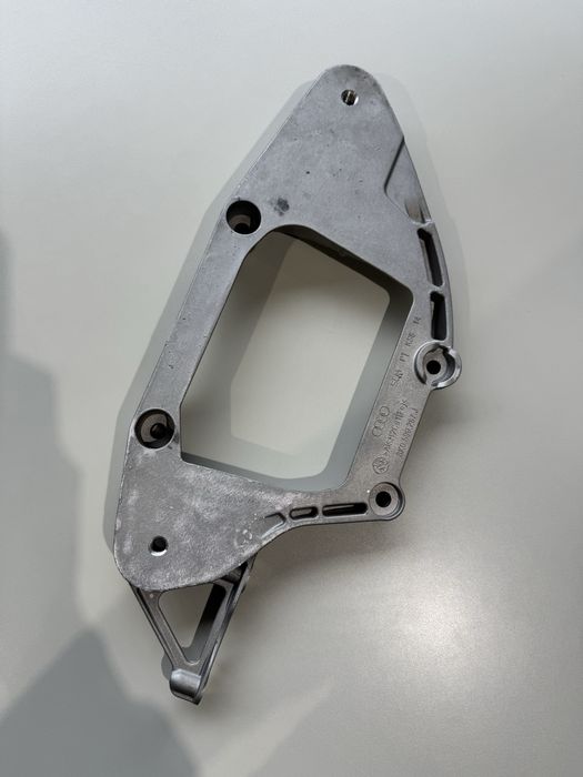 8K0599287J VAG кронштейн/траверса заднього редуктора, задня.