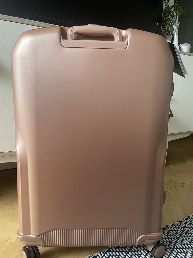 Duża walizka z polikarbonu Wittchen rose gold