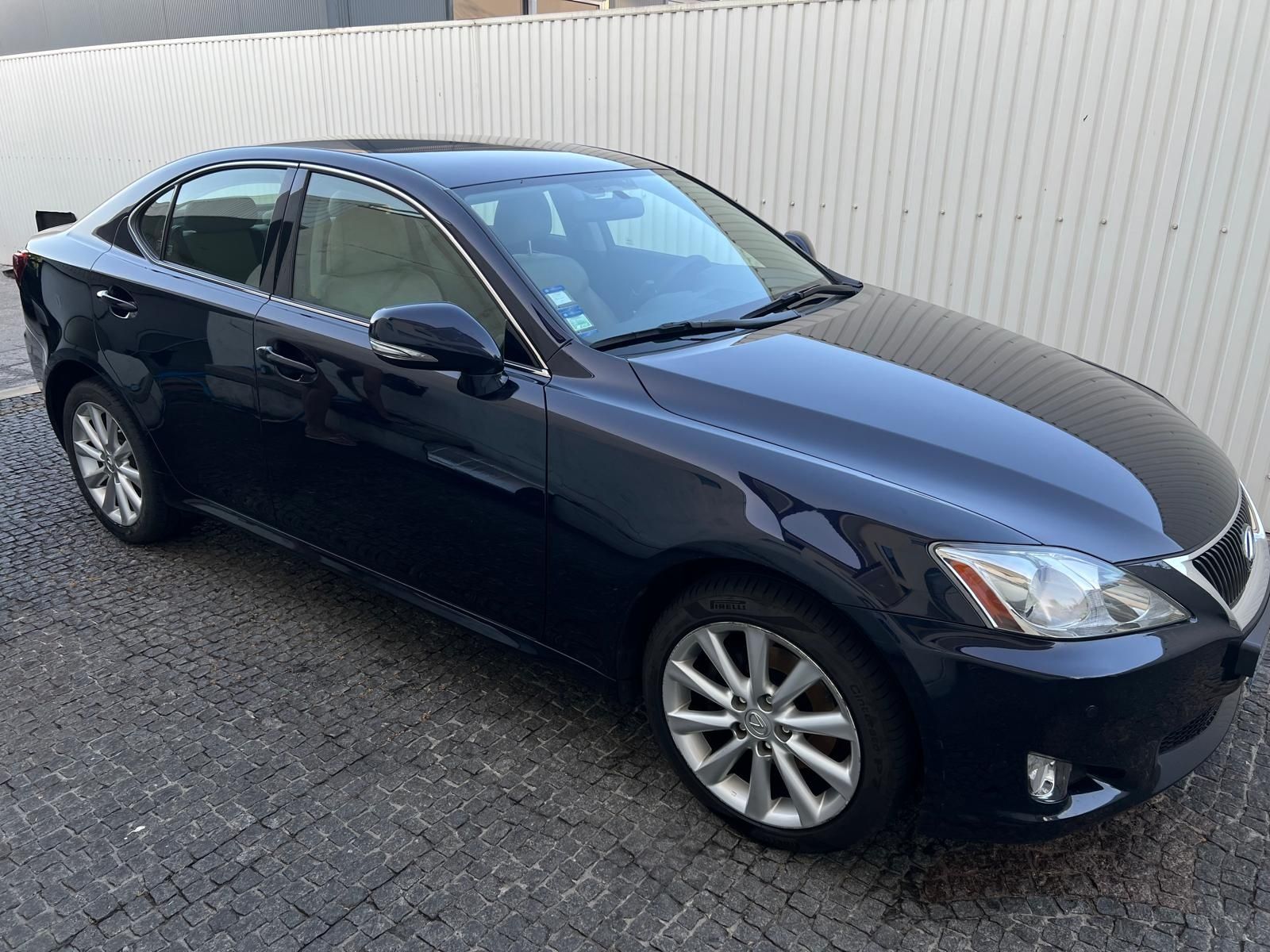 Vendo Lexus IS220d Luxury, de 2009 com 115000km