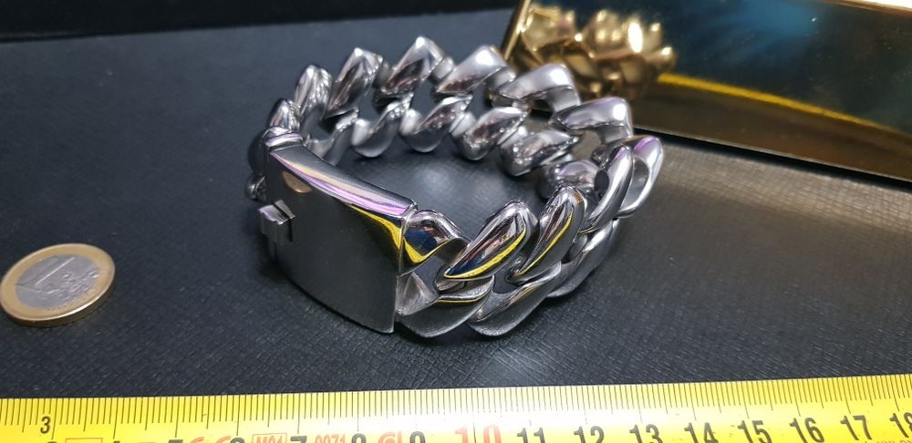 Pulseira larga em Aço
