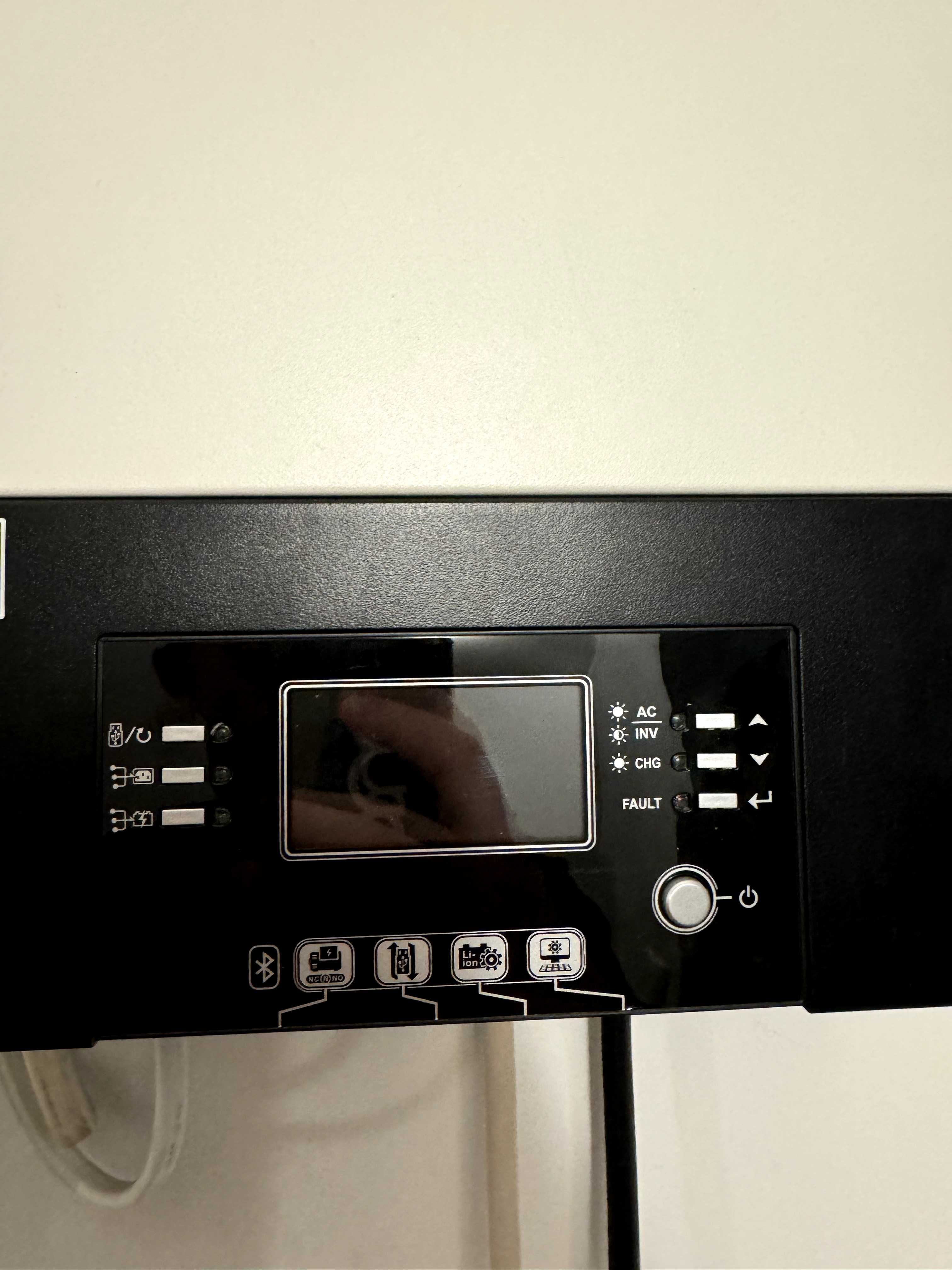 Гібридний інвертор Axpert King 3КВ