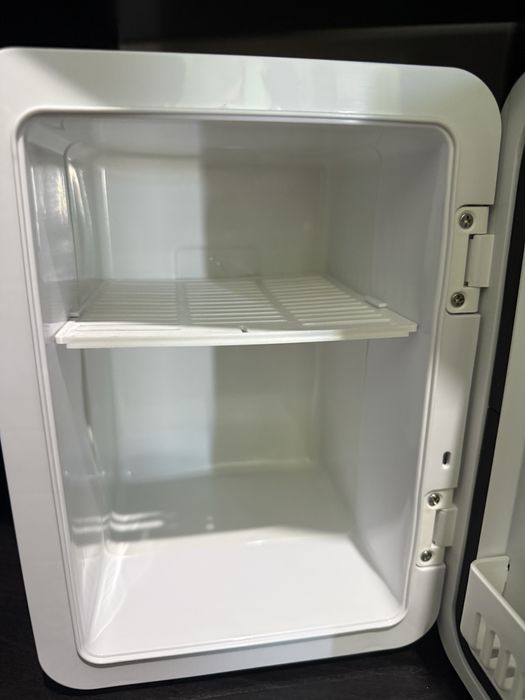 Vendo mini figorifico branco 6L