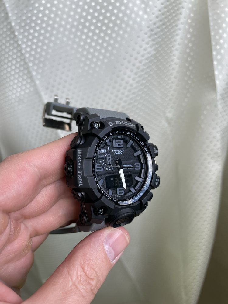 Casio G-Shock GWG-1000 сірі – потужність та надійність.