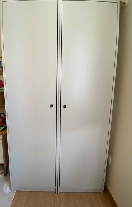 2 Roupeiros e 1 Cómoda c/3 gavetas