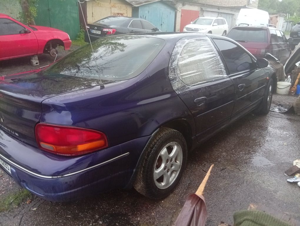 Продам Крайслер статус 2000г автомат.1100$