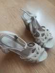 Buty na koturnie 35