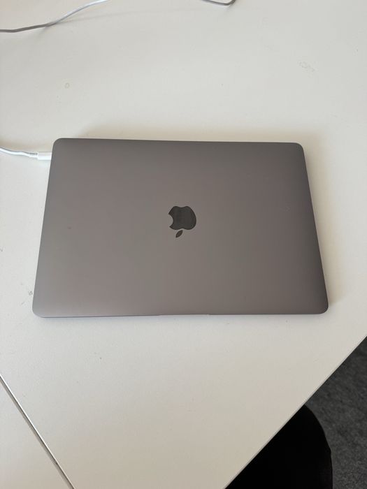 MacBook Air (A1932) Space Grey