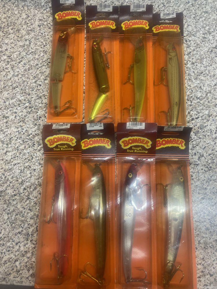 Amostras de pesca marca BOMBER modelo long A