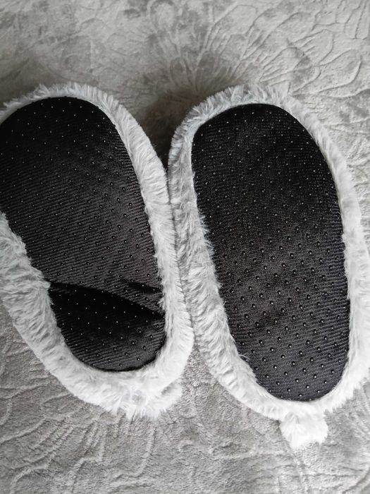 Kapcie wsuwane dziewczęce kotki Sinsay r. 27