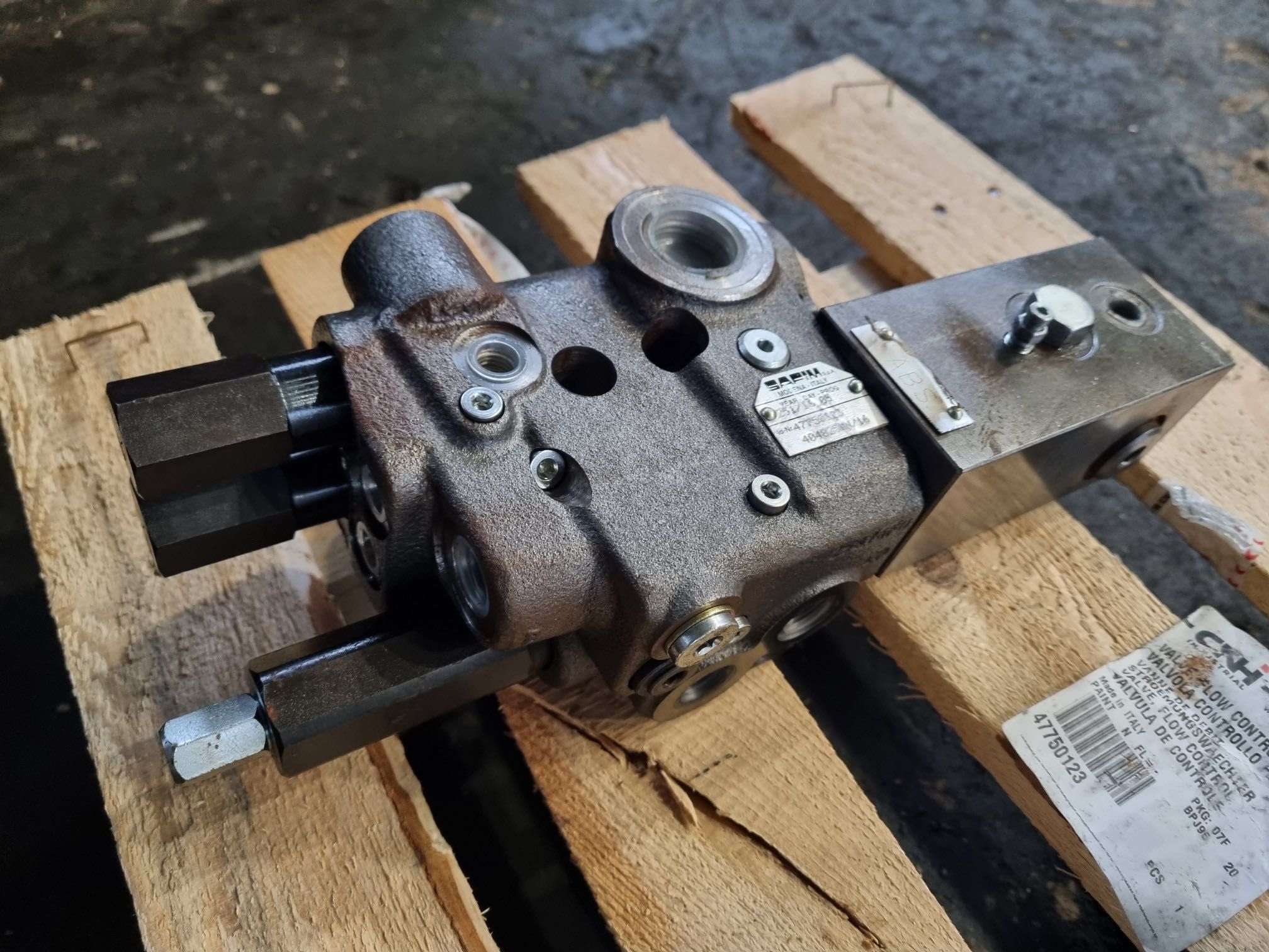 new holland rozdzielacz do joysticka hydrauliczny