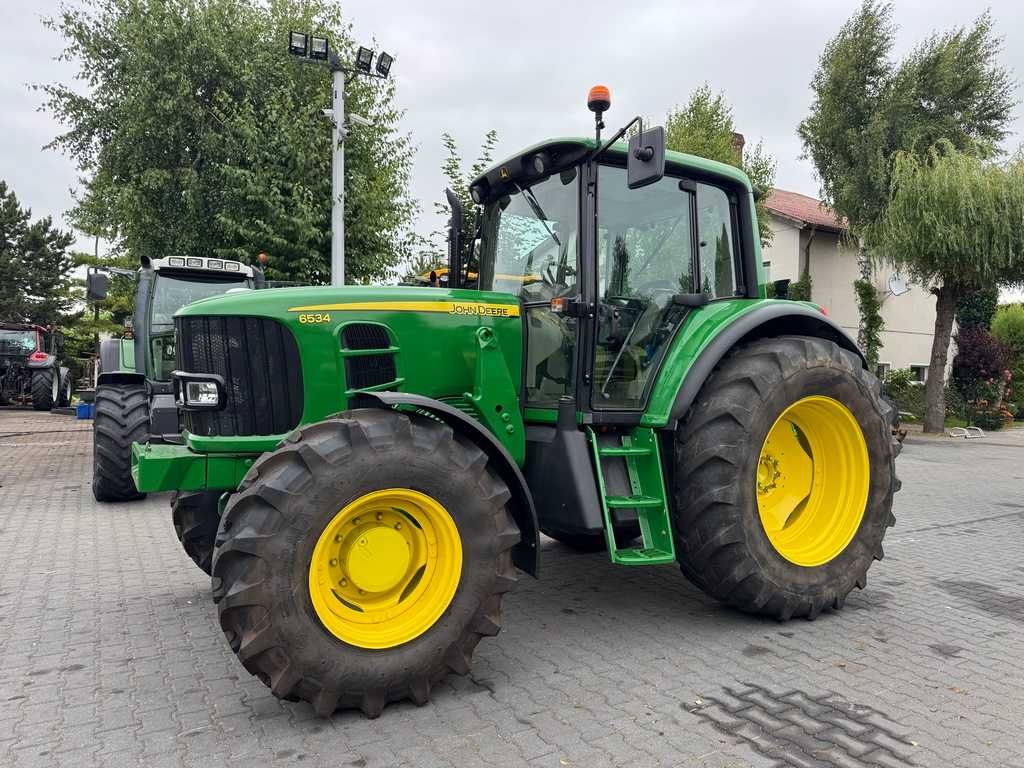 JOHN DEERE 6534 / Przednia oś amortyzowana TLS / PowrQuad Plus /