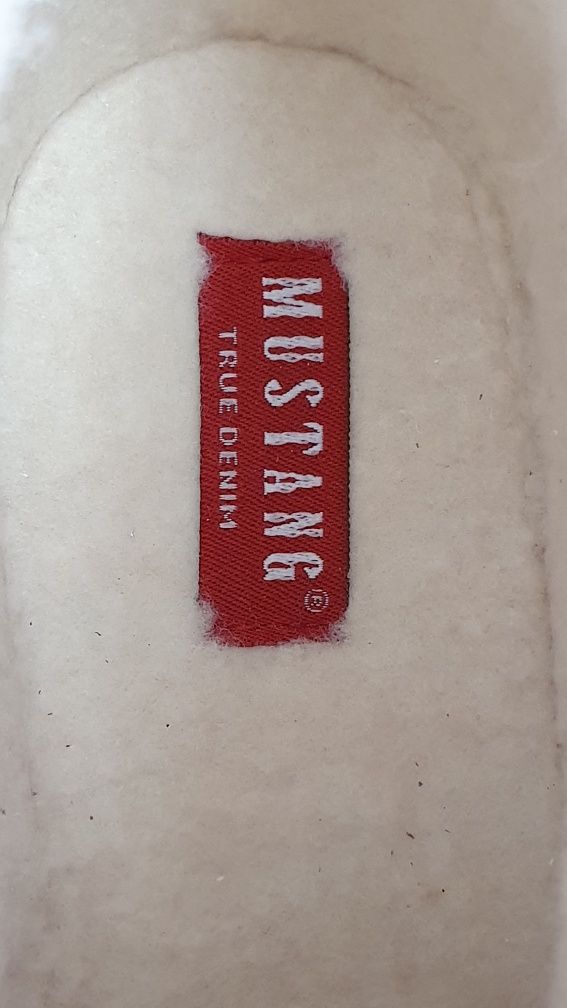 Buty męskie ocieplane Mustang w rozmiarze 44 / wkładka 29 cm