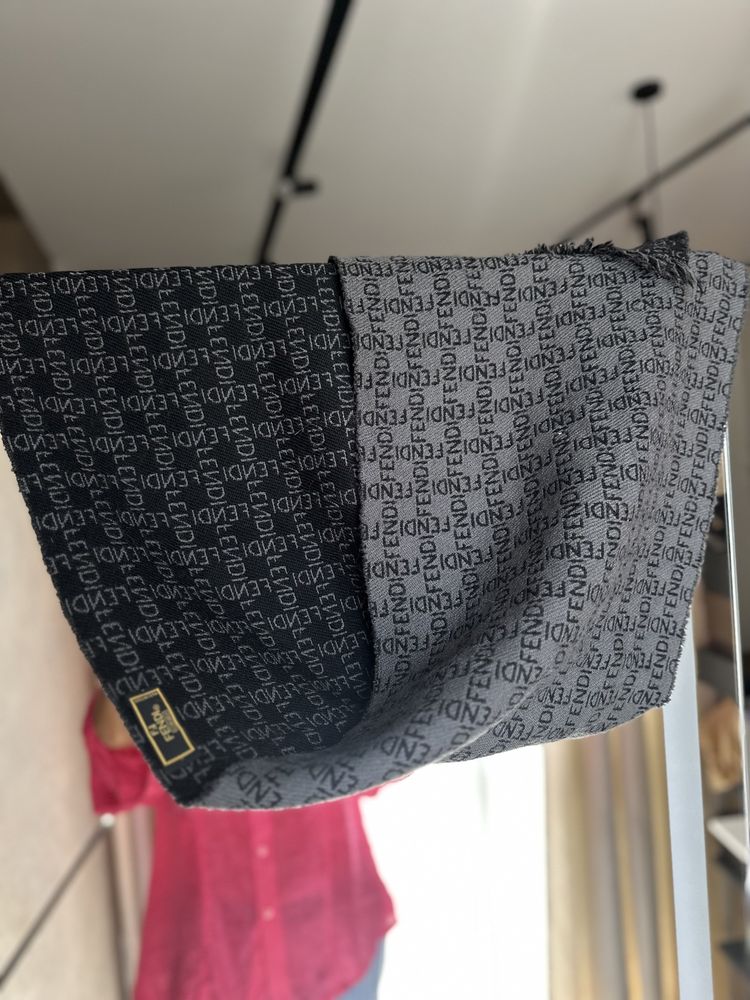 Монограмний шарф Fendi, оригінал