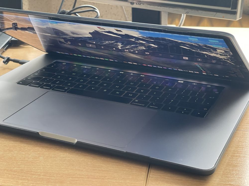 Laptop Apple Macbook Pro | 2019 15 Cali | i9 | 32/512 Radeon 560X