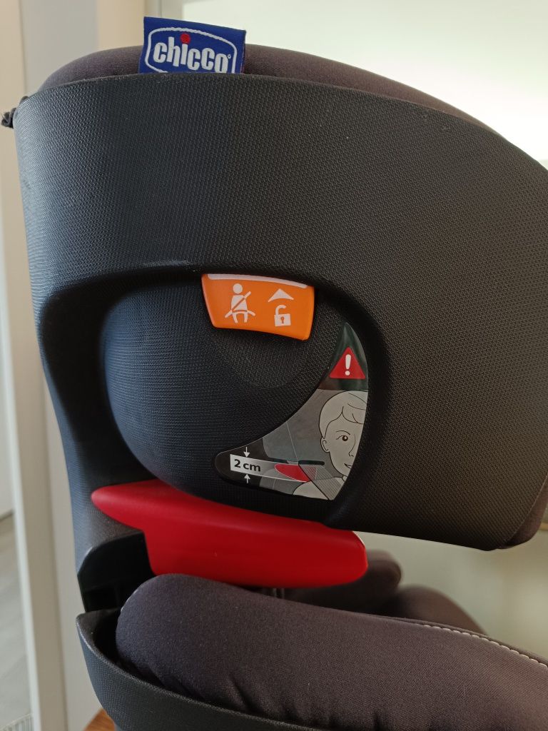 Cadeira auto para criança 15-36kg Chicco modelo Oasys 2/3 FixPlus