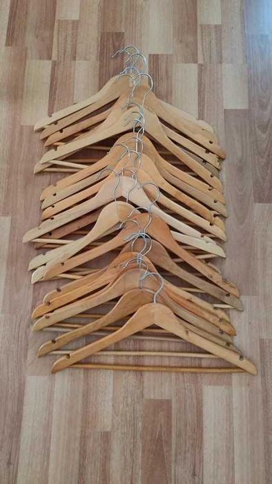 21 cabides de madeira